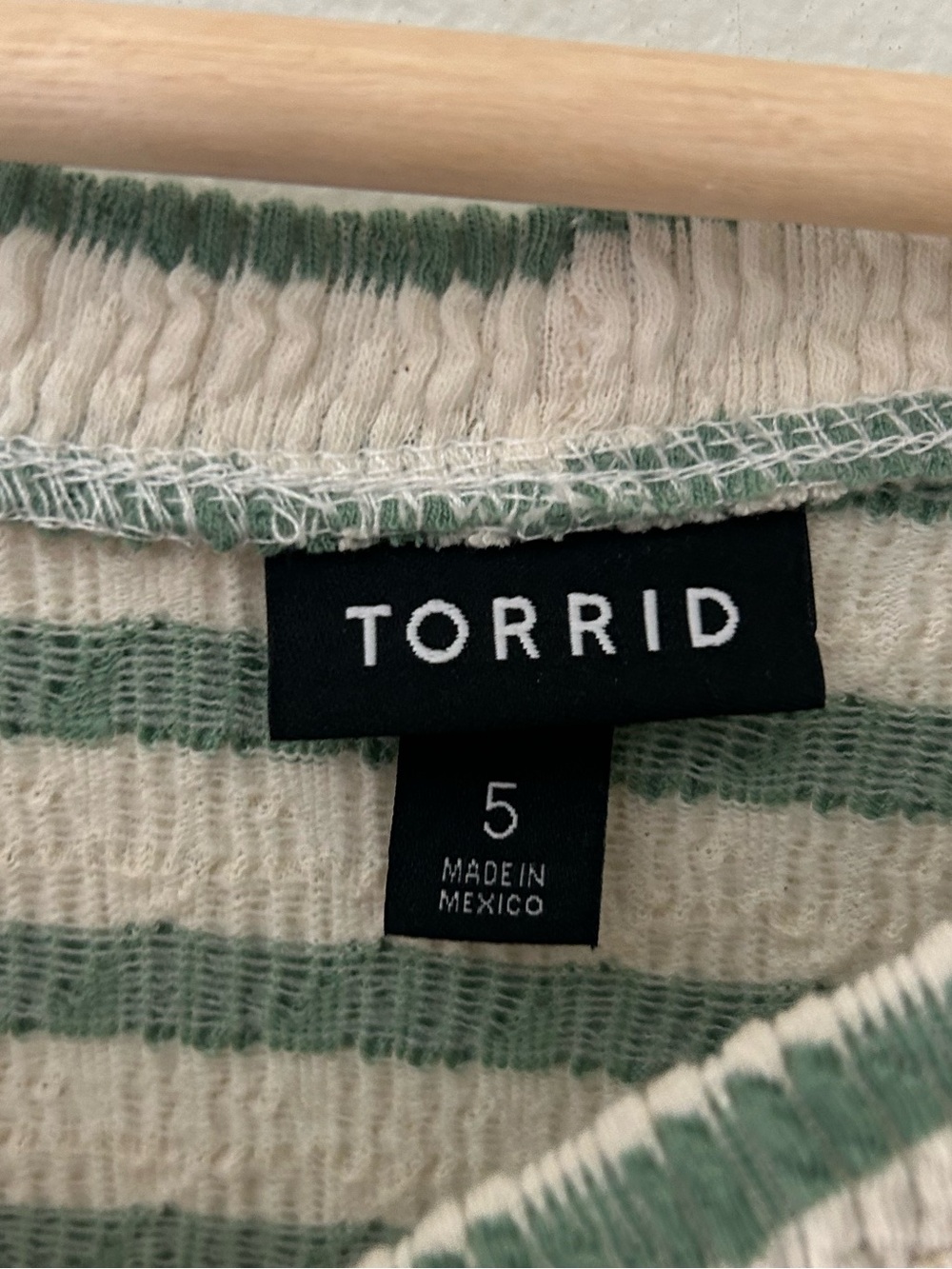 Torrid Size 5 Green Cream Striped Boxy Short Sleeve Tee Casual Relaxed Fit - Picture 2 of 7